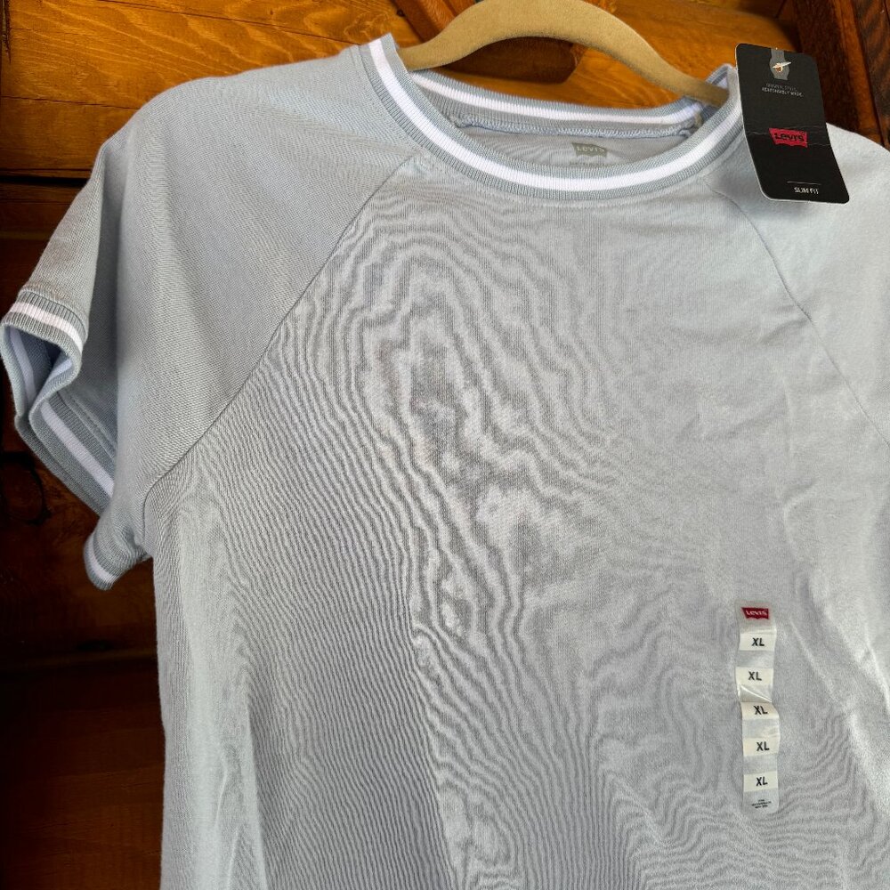 NWT Levi's Cropped Baby Blue Sporty Tee Size XL